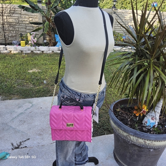 BETSEY JOHNSON QUILTED PINK/MULTI LUV BETSEY SQUARE CROSSBODY w/BOWS - Picture 2 of 6